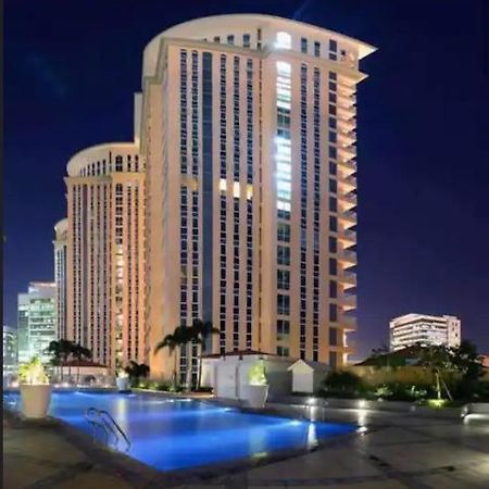 Luxury Bgc Condo In Taguig, Mckinley - Covered Parking And Wifi Free Exterior foto