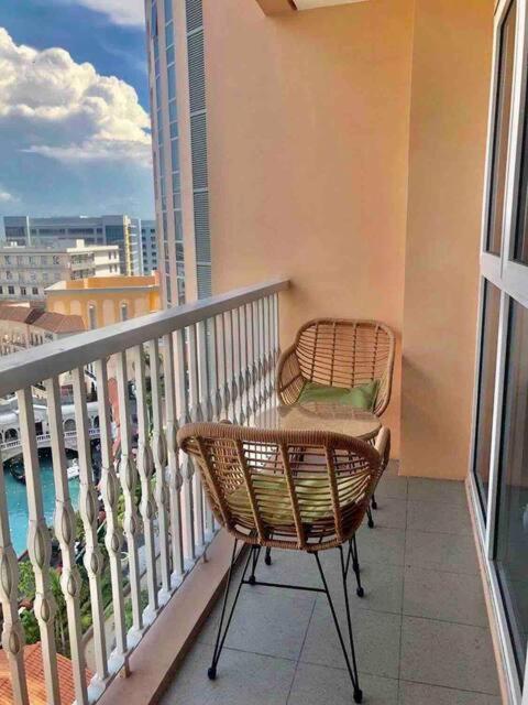 Luxury Bgc Condo In Taguig, Mckinley - Covered Parking And Wifi Free Exterior foto