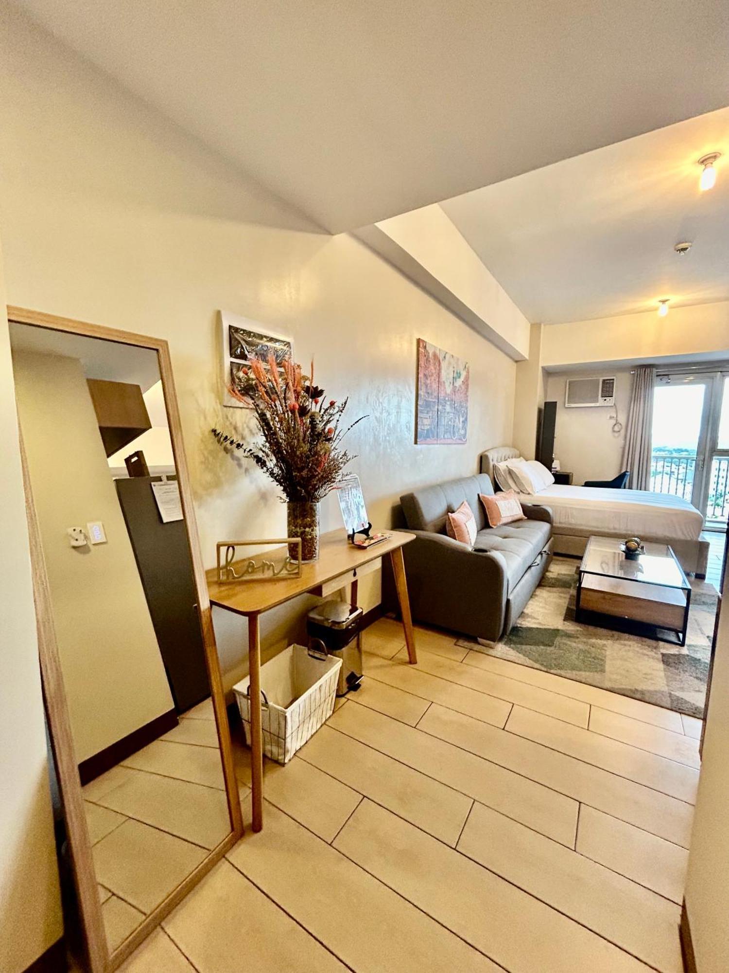 Luxury Bgc Condo In Taguig, Mckinley - Covered Parking And Wifi Free Exterior foto