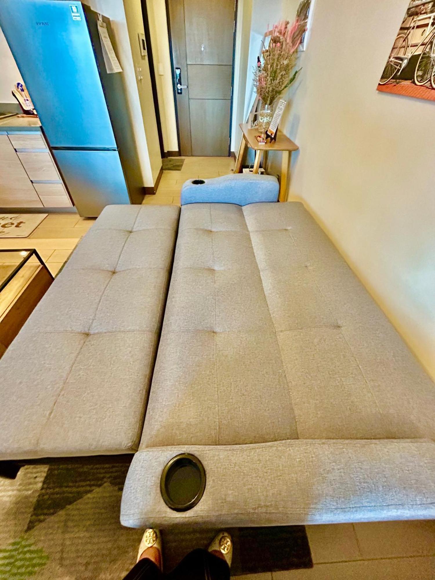 Luxury Bgc Condo In Taguig, Mckinley - Covered Parking And Wifi Free Exterior foto